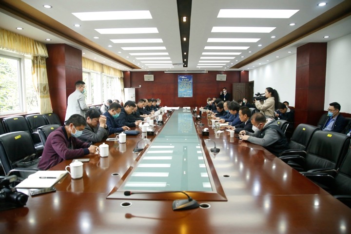 云南煤矿安全监察局党组书记、局长贺德安带队深刻威信煤炭公司调研