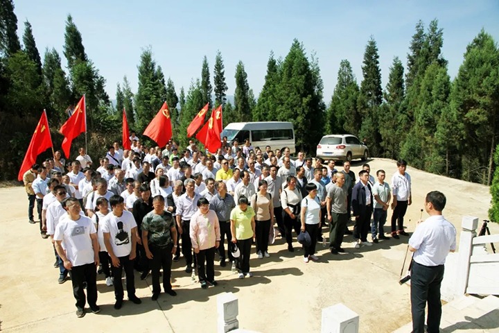 后所煤矿党委组织发展“传承红色基因”红色主题教育活动