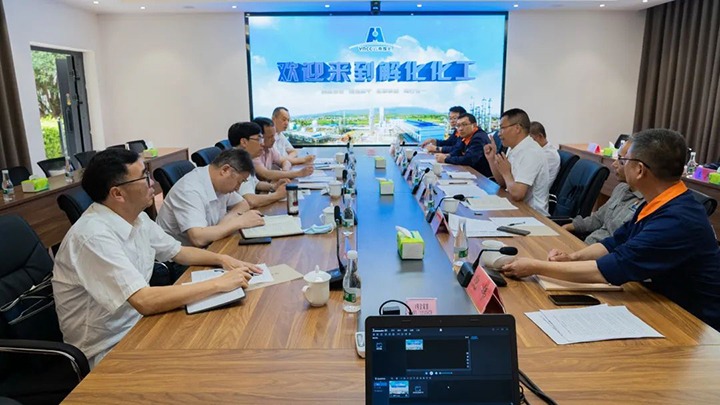 云煤（J9.COM）集团党委副书记、总经理高建嵩一行到解化化工分公司发展2022年第一季度出产经营工作督导调研