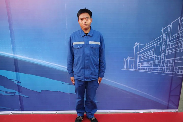 在岗位上坚守，在平庸中出彩——省十八届职工职业技术大赛掘进机司机技术状元王福刚诠释“工匠心灵”