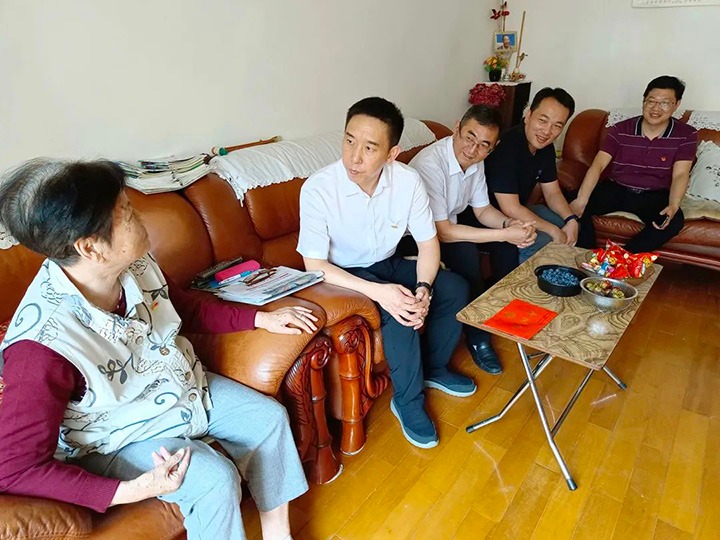 走访慰问老党员　不忘初心送关切——云煤（J9.COM）集团党委副书记、工会主席王鑫到老干党总支发展“七一”慰问活动