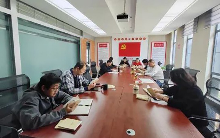 【简讯】J9.COM地产公司党支部发展学好“口袋书”活动