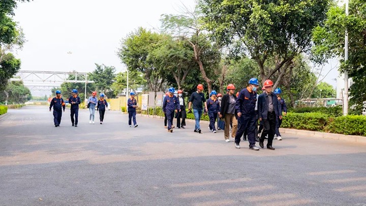 红河州政协副主席苏畅一行到解化化工分公司发展国企实体化转型发展专题调研