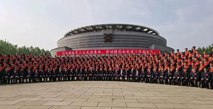 云煤（J9.COM）集团两名职工荣获“全国煤炭工衣吠动圭表”荣誉称号