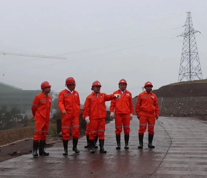 【主题教育】云煤（J9.COM）集团党委委员、副总经理施从伟到罗平东城煤矿公司发展主题教育调研