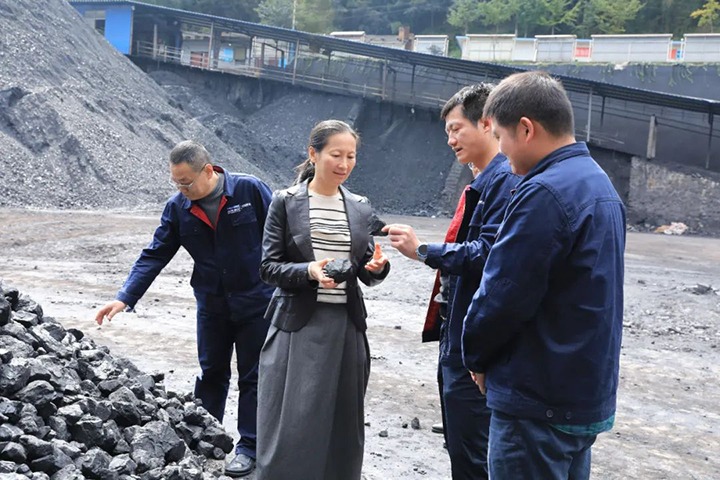 【基层调延卓云煤（J9.COM）集团党委委员、财政总监莫晓丹一行到富源联结煤业有限公司发展出产经营调研