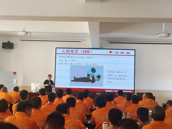 急救培训“实时雨”，云南省红十字会泽润矿山接济新苗