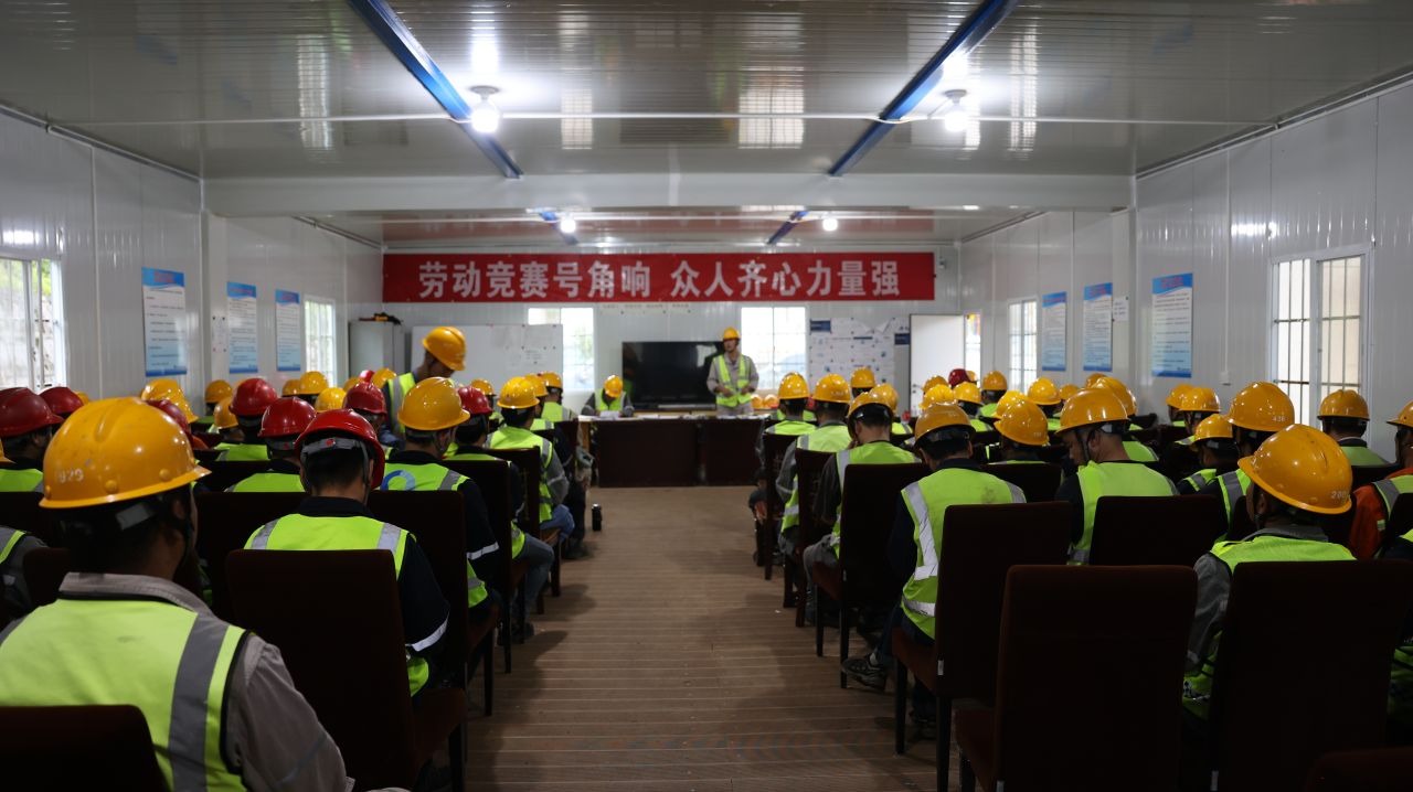 煤海竞帆船，拼搏铸鲜丽——前锋煤衣吠动较量奏响奋进乐章