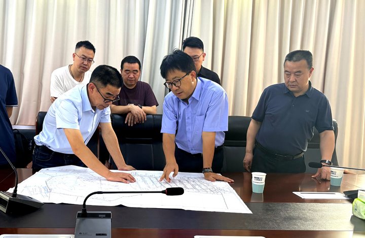 集团党委委员、副总经理施从伟到镇雄煤业长岭煤矿调研