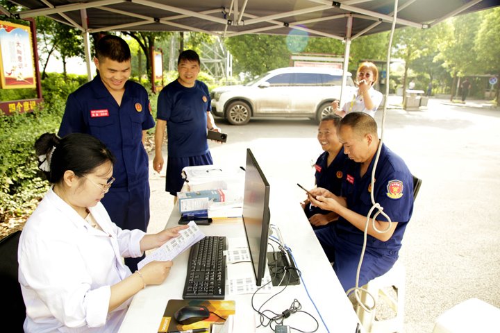 以热血为灯，照亮性命之路——镇雄煤业爱心献血活动暖心闭幕