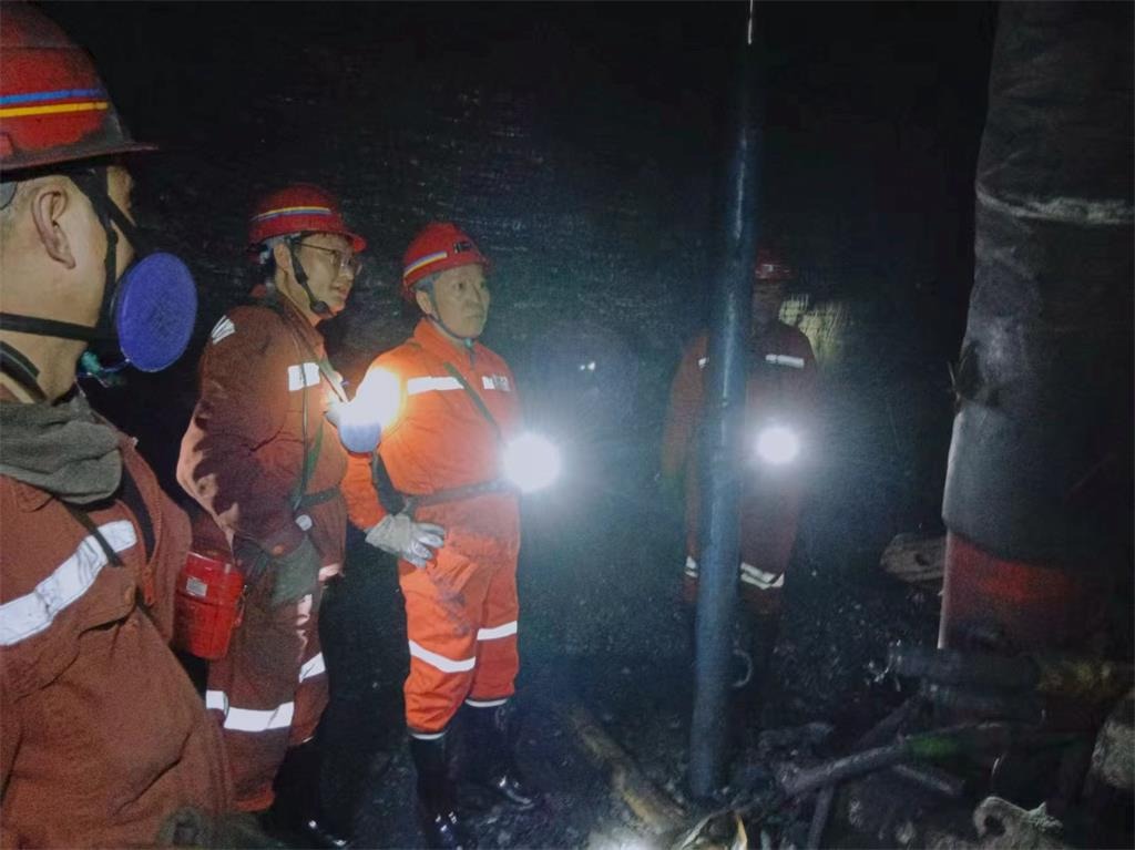 国度矿山安全监察局云南局党组成员、总工程师陈涌泉到云南东源罗平东城煤矿有限公司查抄领导工作